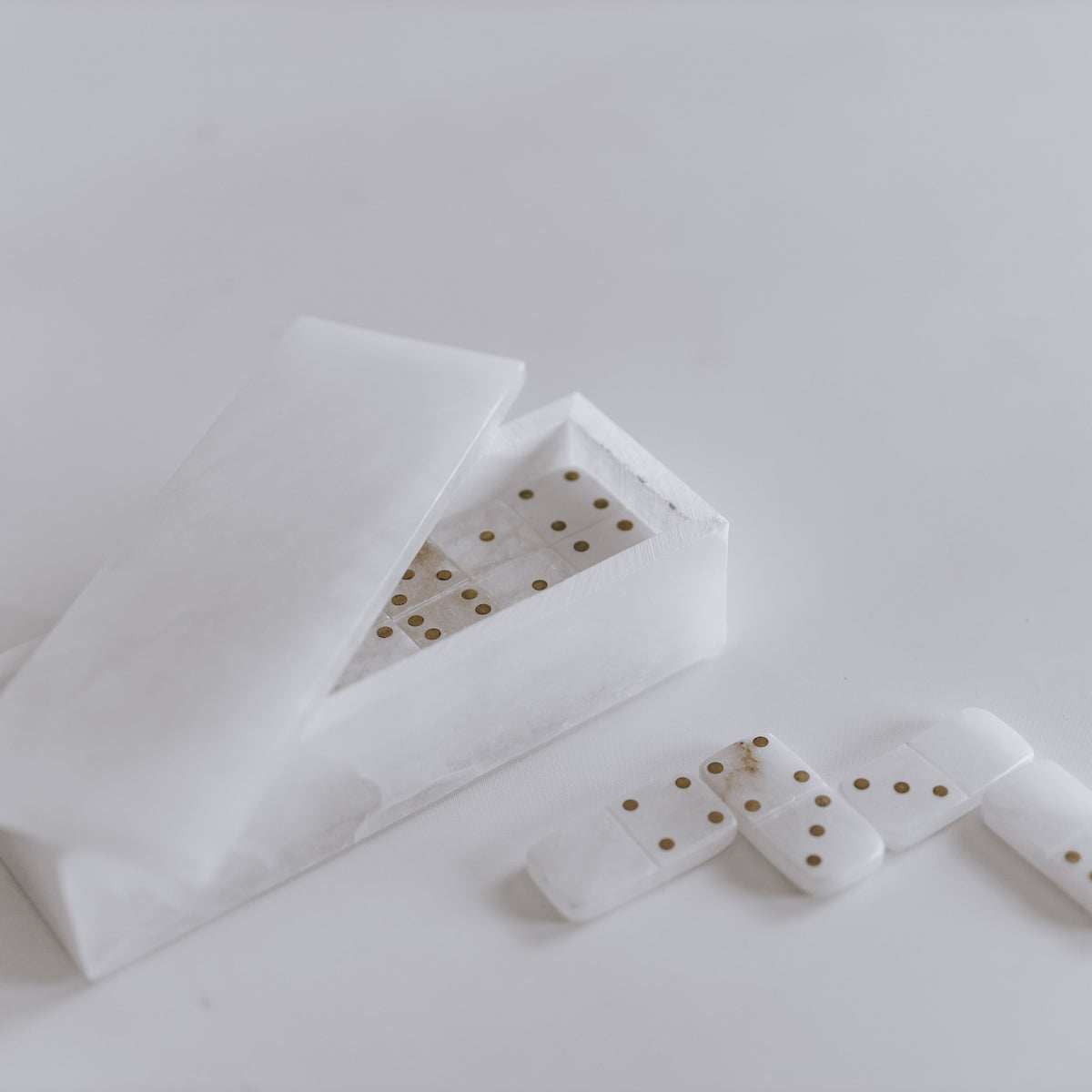 Alabaster Dominoes Game