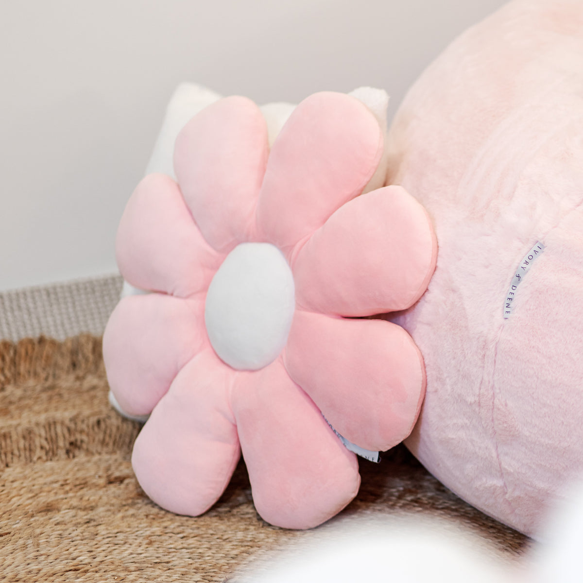 Daisy Pillow - Pretty in Pink